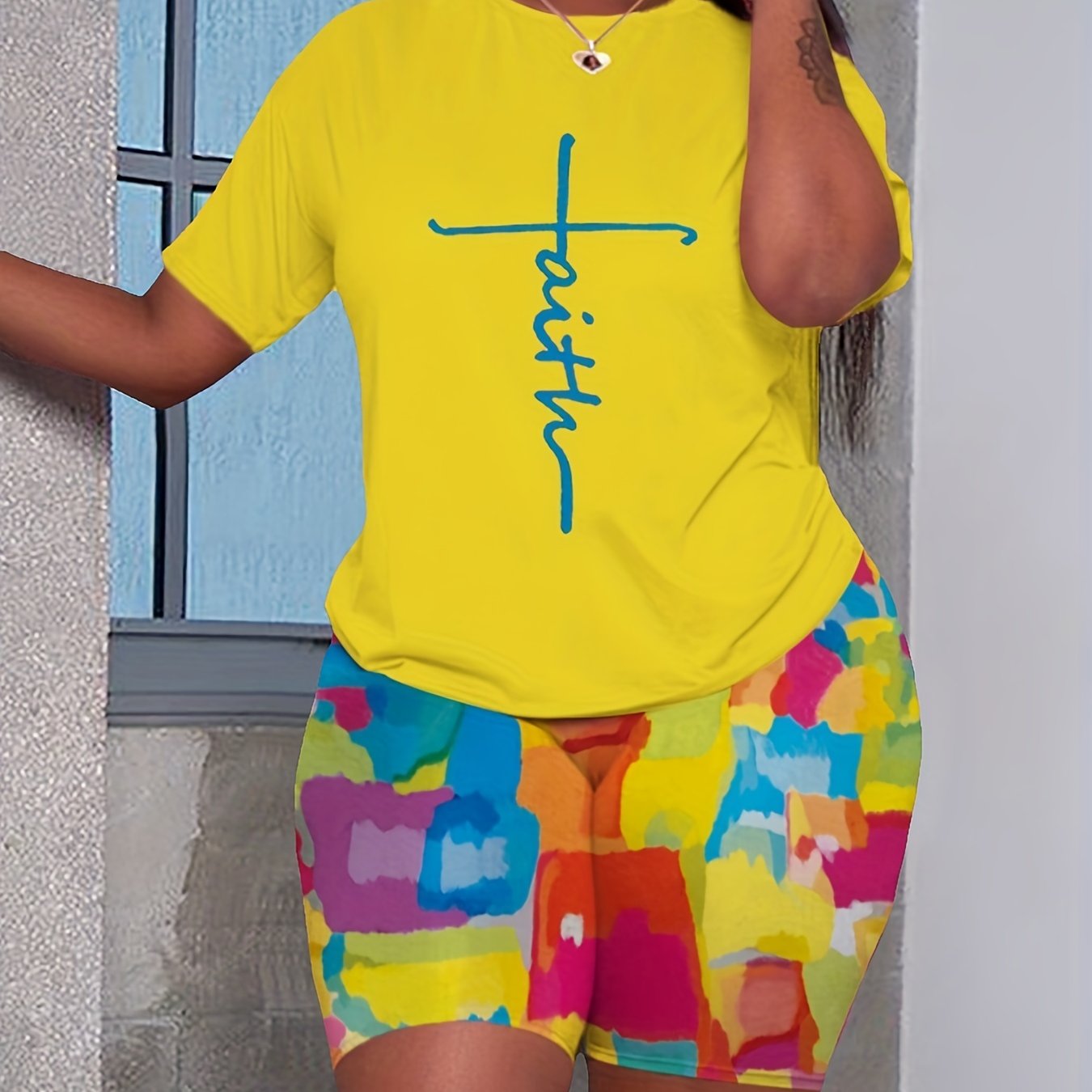 Plus Size Womens Chic Slogan Crop Top & Colorblock Shorts Outfit Set - Comfortable High Stretch, Fashionable Two-Piece Casual Wear for Effortless Style