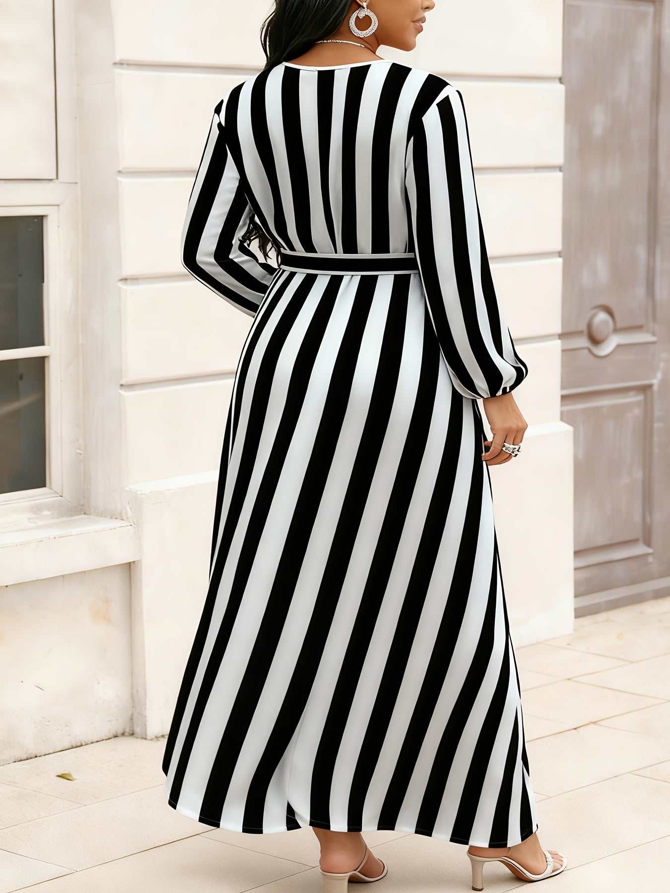 Plus Size, Women's Plus Size Maxi Dress V-Neck Tropical Print A-Line Beach Dress with - Semi-Sheer H-Line Maxi Dress Suitable for Resort Wear, Summer Dresses, Casual Outfits - Machine Washable Long Maxi Length