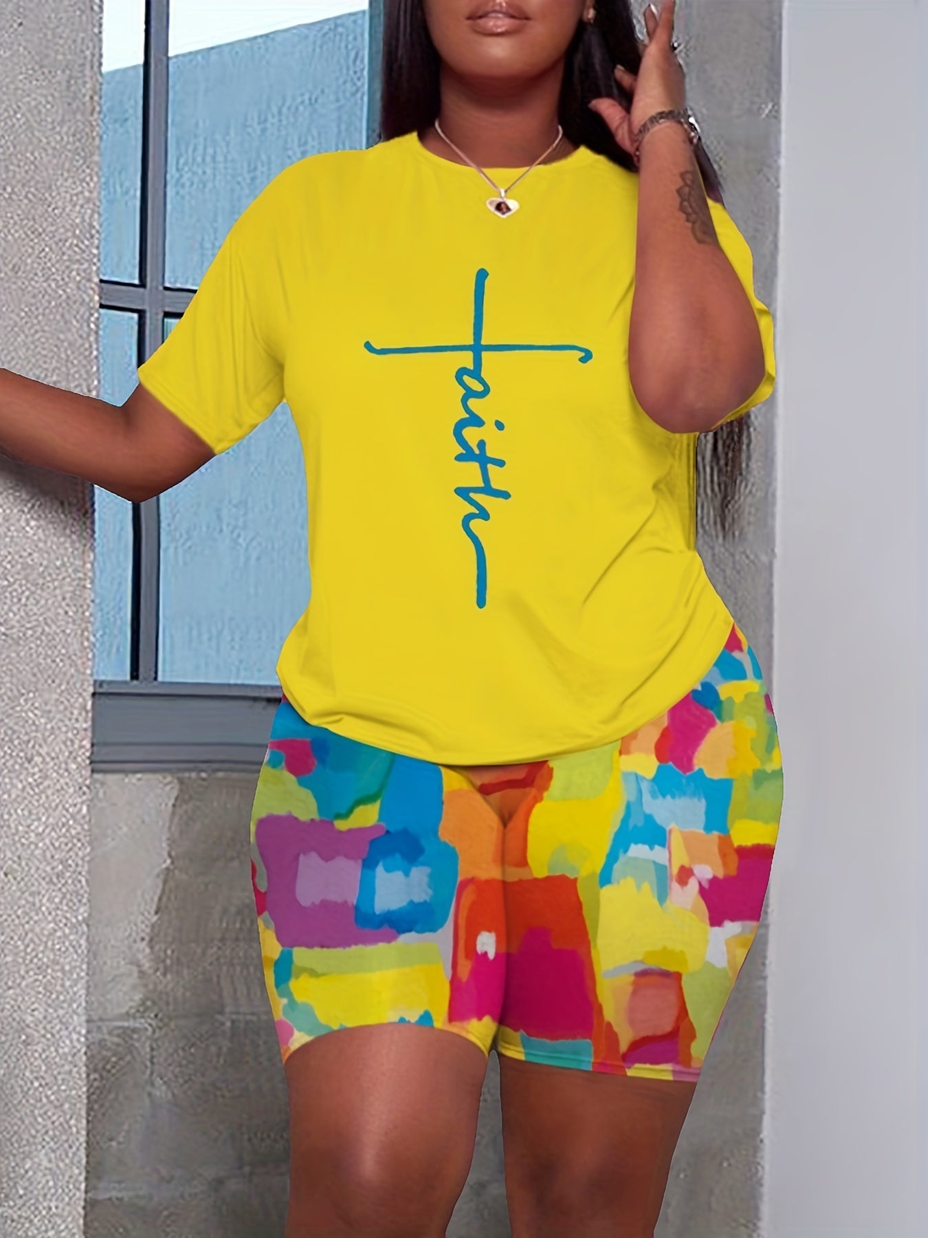 Plus Size Womens Chic Slogan Crop Top & Colorblock Shorts Outfit Set - Comfortable High Stretch, Fashionable Two-Piece Casual Wear for Effortless Style