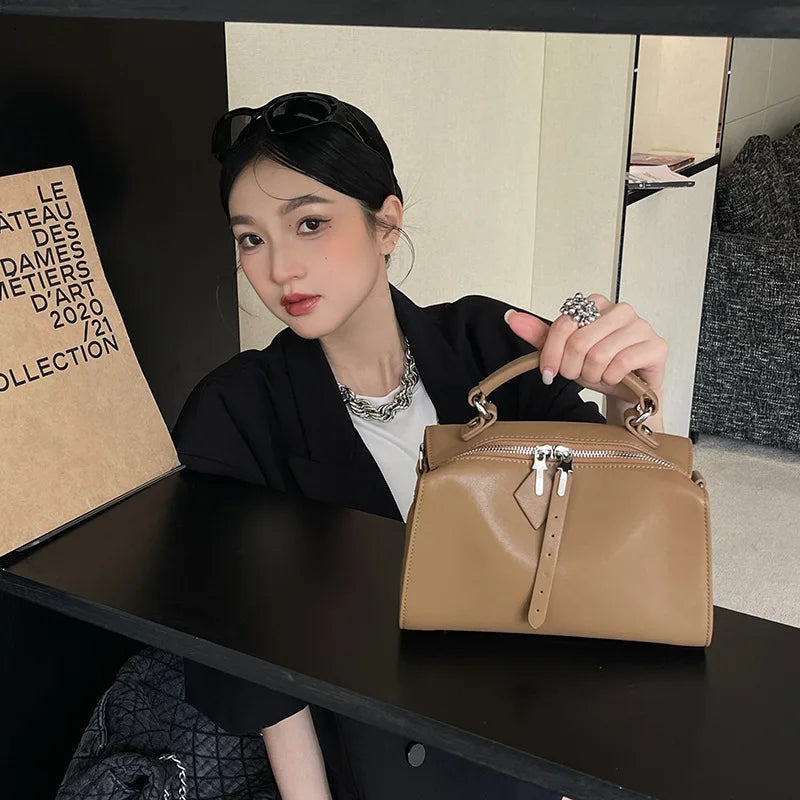 2025 New Retro High-End Soft Leather Handbag New Fashion Commuter Crossbody Bag High-End Pillow Bag