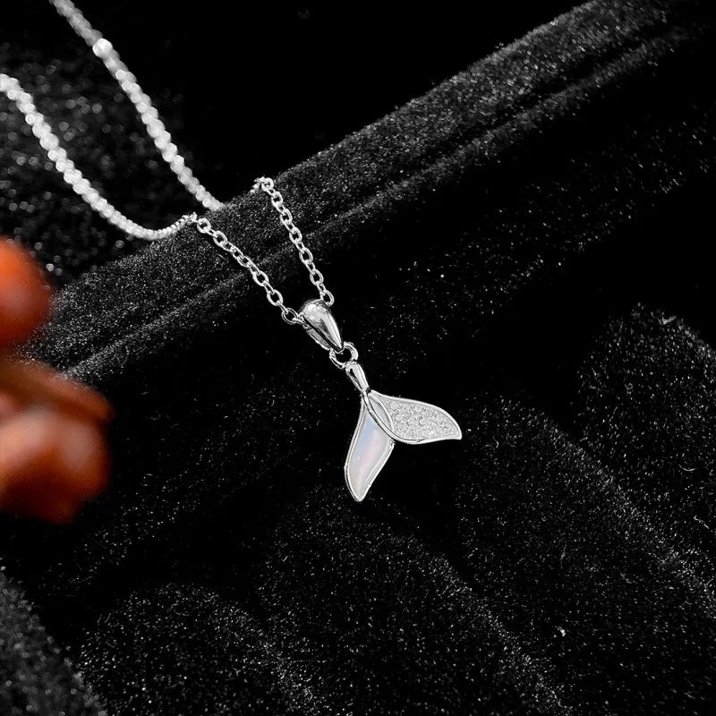 Mermaid Tail Necklace for Women – White Shell Inlay, Exquisite Light Luxury Collarbone Chain