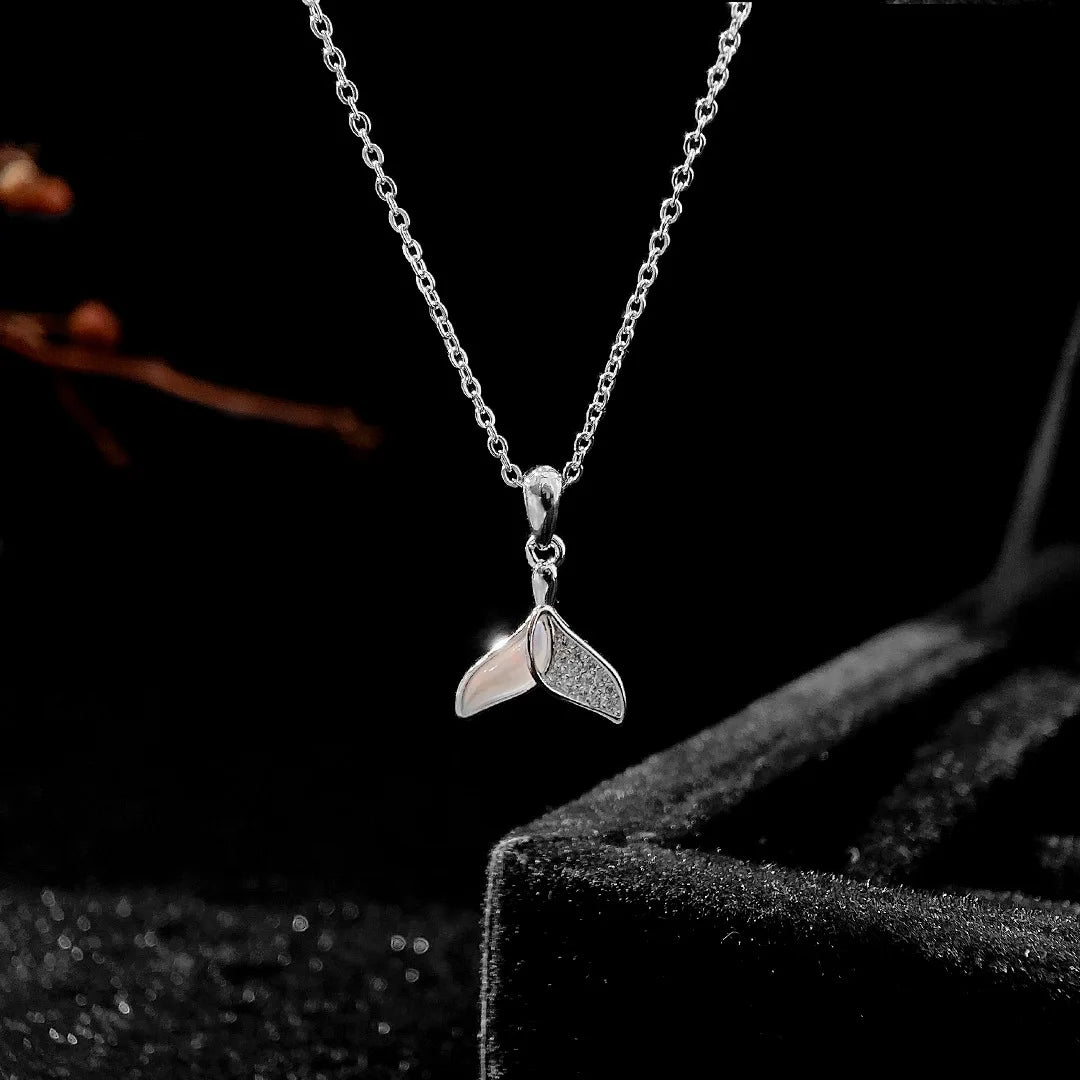 Mermaid Tail Necklace for Women – White Shell Inlay, Exquisite Light Luxury Collarbone Chain