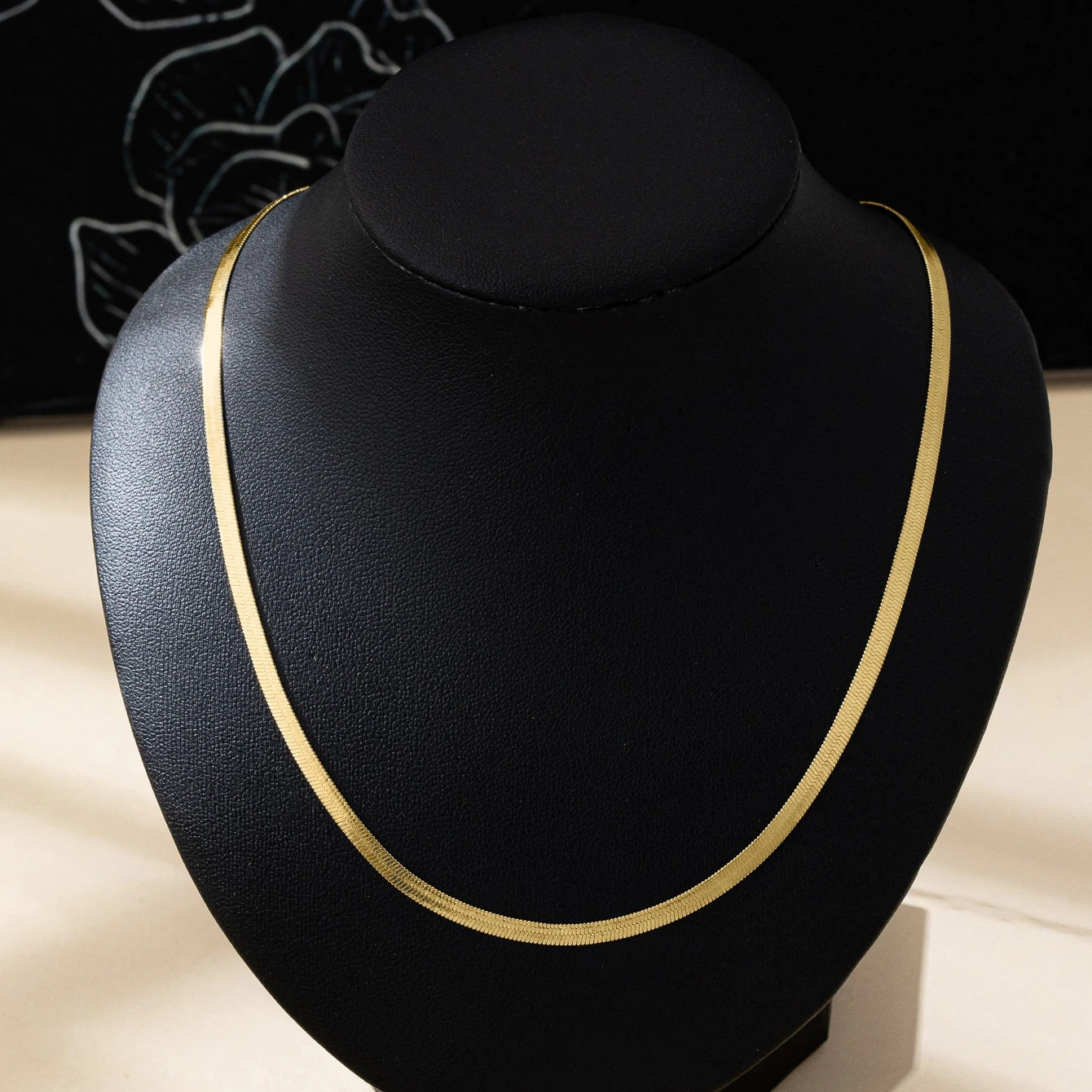 A Women's Chain Necklace, Minimalist Style High-End Versatile Metal Necklace, Suitable for Daily Wear and Vacation Wear