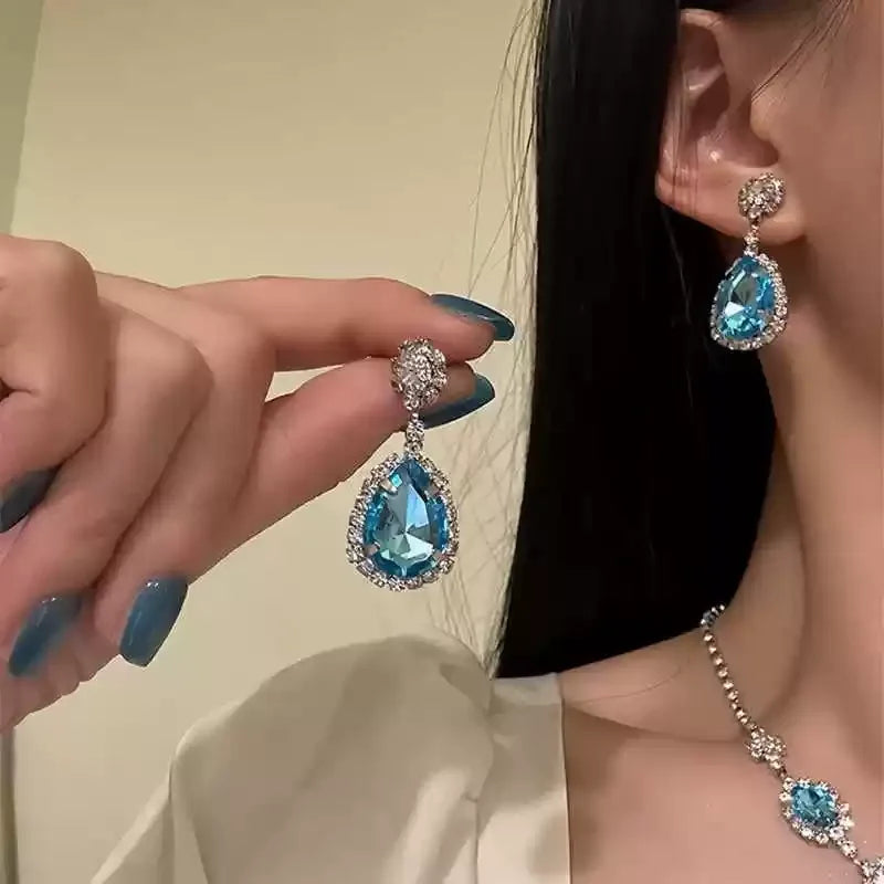 Original Blue Crystal Charm Sparkling Zirconia Necklace for Women's Niche Design Sense High end Banquet Accessories Neck Chain