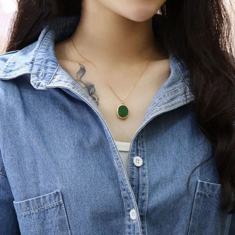 High quality Luxury unique design fashion natural chalcedony green circular necklace classic pendant clavicle chain jewelry