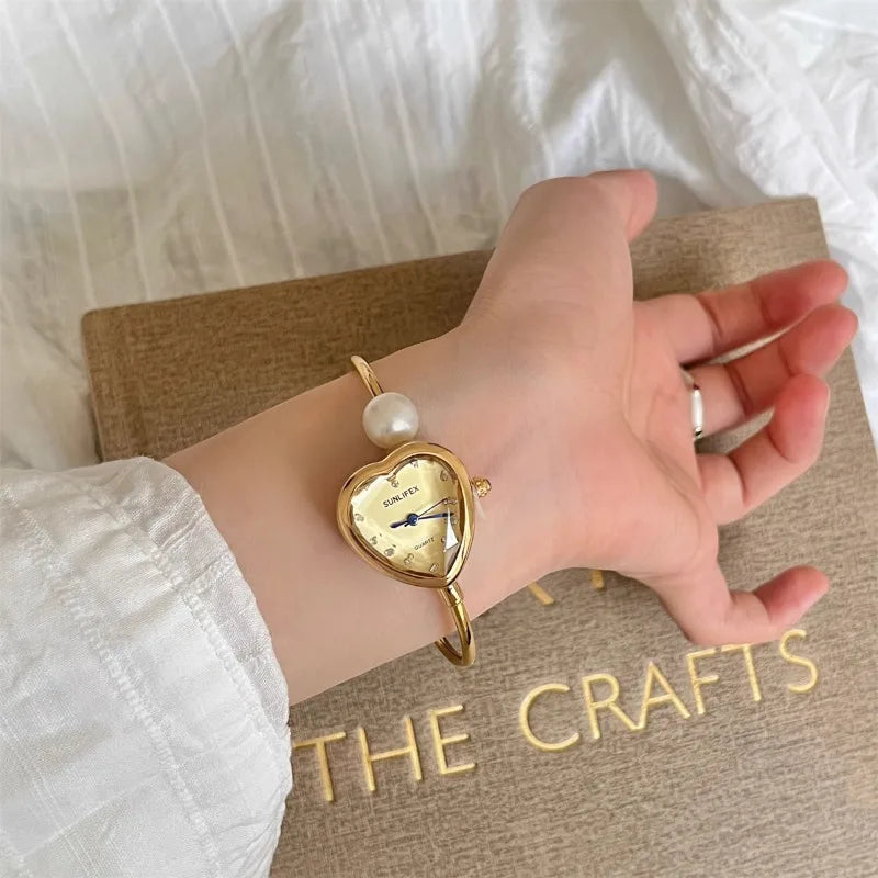 Love Heart Shaped Ladies Quartz Watch Elegant Bracelet Vintage Temperament Unique Women's Watches 2025