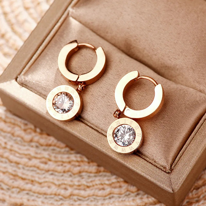 2023 Fashion Classic Roman Crystal Disc Pendant Stainless Steel Rose Gold Colour Earrings Women's Colorless Jewelry Accessories