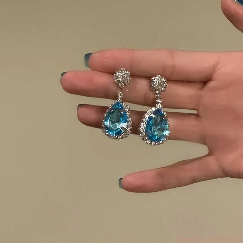 Original Blue Crystal Charm Sparkling Zirconia Necklace for Women's Niche Design Sense High end Banquet Accessories Neck Chain