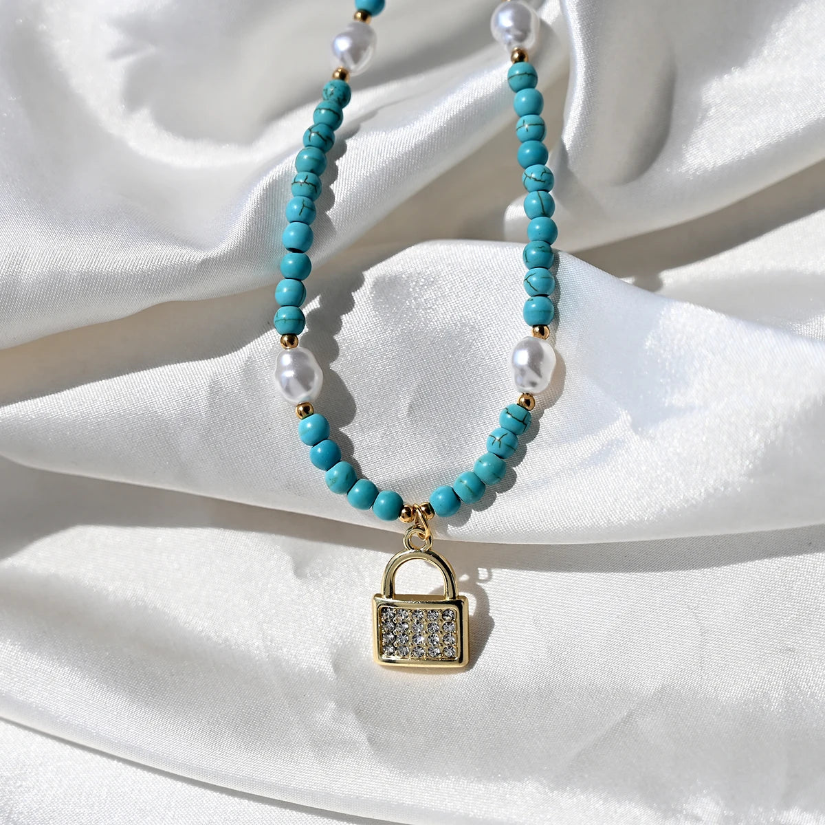 Artificial Turquoise Beads Heart Eye Pendant Necklace For Women With a Golden Stainless Steel Buckle Imitation Pearl Jewelry