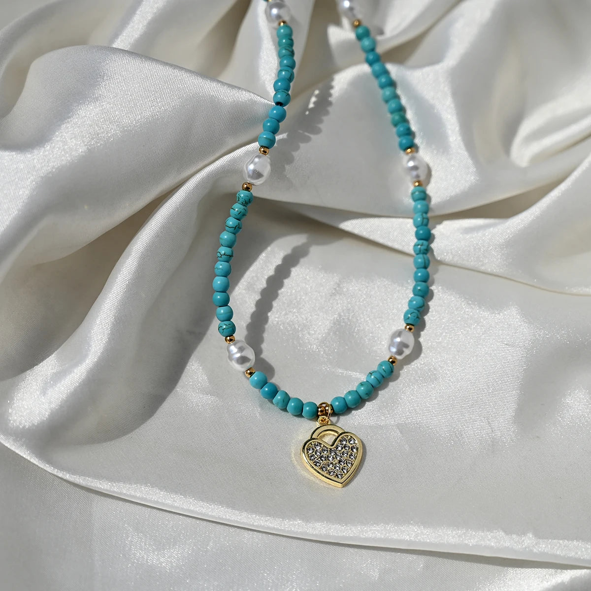 Artificial Turquoise Beads Heart Eye Pendant Necklace For Women With a Golden Stainless Steel Buckle Imitation Pearl Jewelry