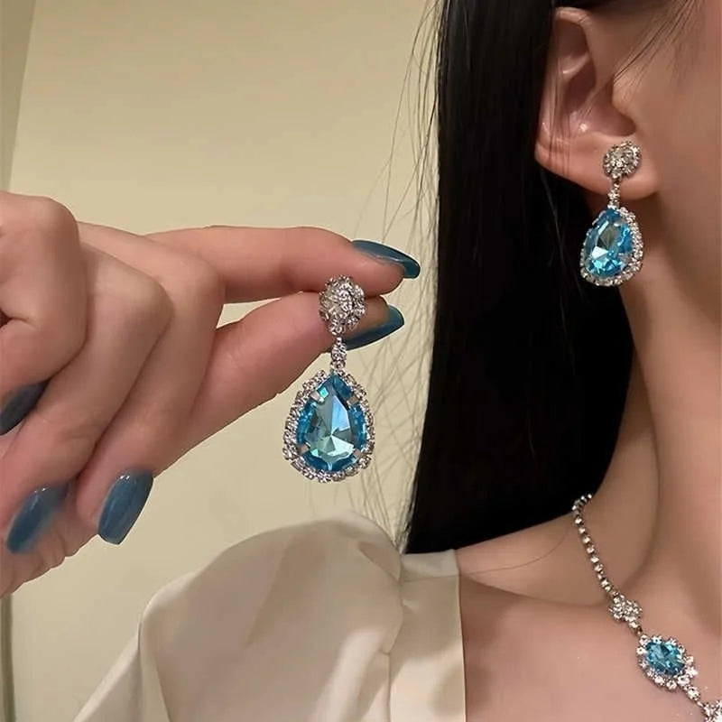 Original Blue Crystal Charm Sparkling Zirconia Necklace for Women's Niche Design Sense High end Banquet Accessories Neck Chain