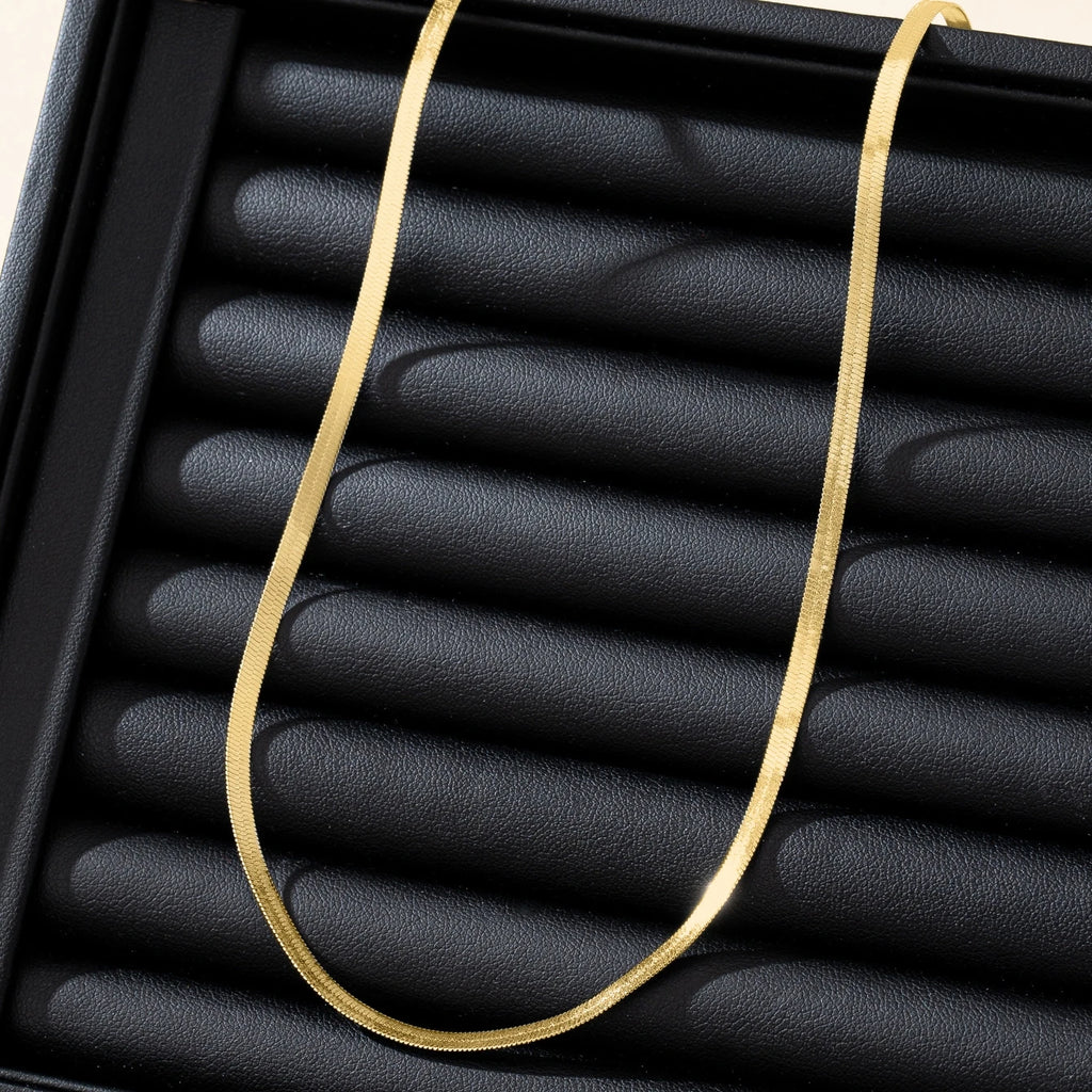 A Women's Chain Necklace, Minimalist Style High-End Versatile Metal Necklace, Suitable for Daily Wear and Vacation Wear