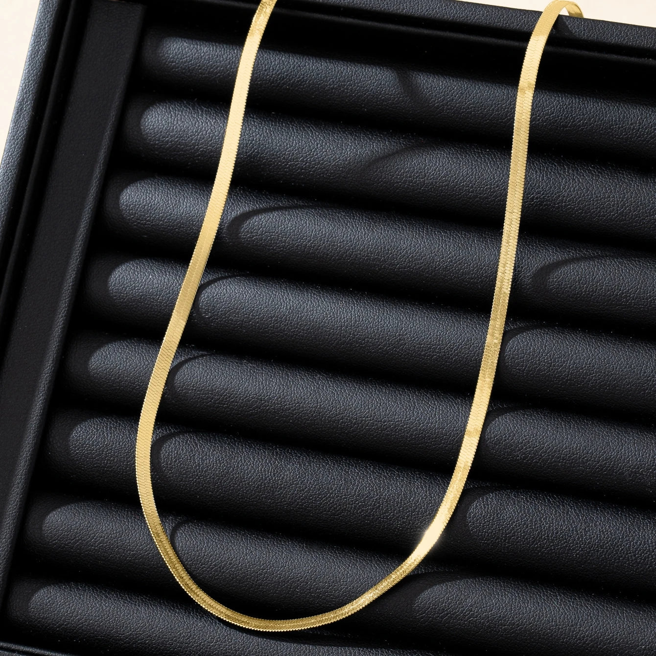 A Women's Chain Necklace, Minimalist Style High-End Versatile Metal Necklace, Suitable for Daily Wear and Vacation Wear