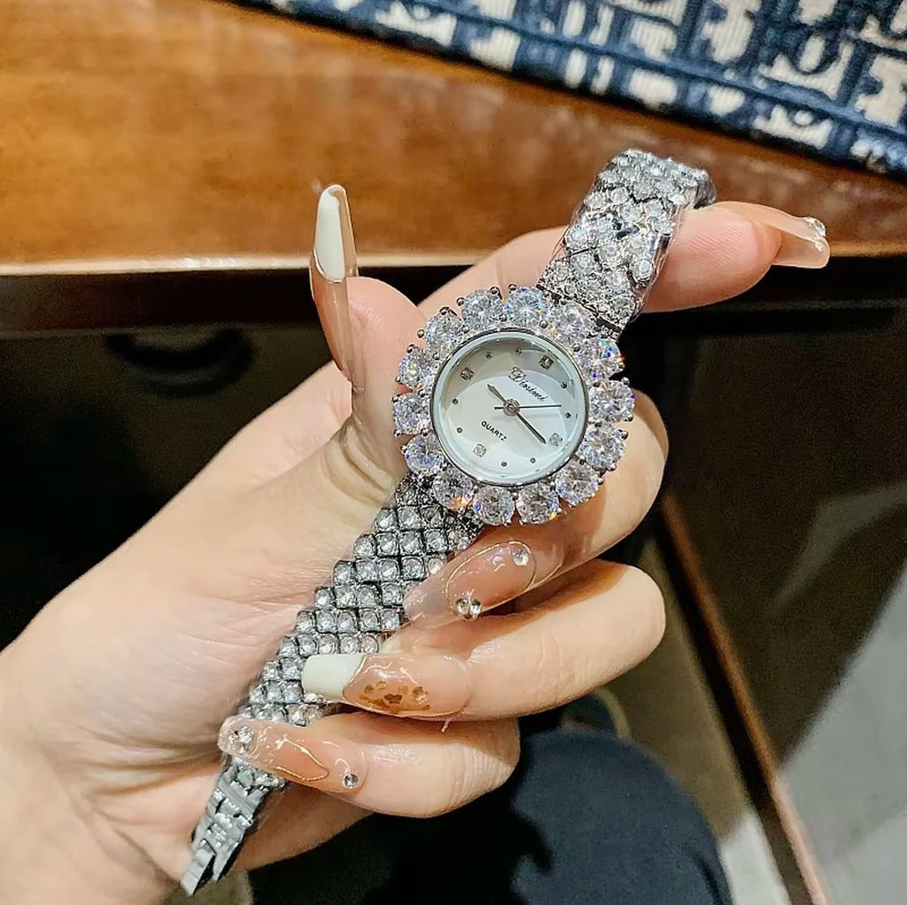 2025 HOT! Fashion Women Luxury Diamond Watches Bracelet Ladies Quartz Watch Gold Womens Wristwatch Shiny Crystal Reloj Muje