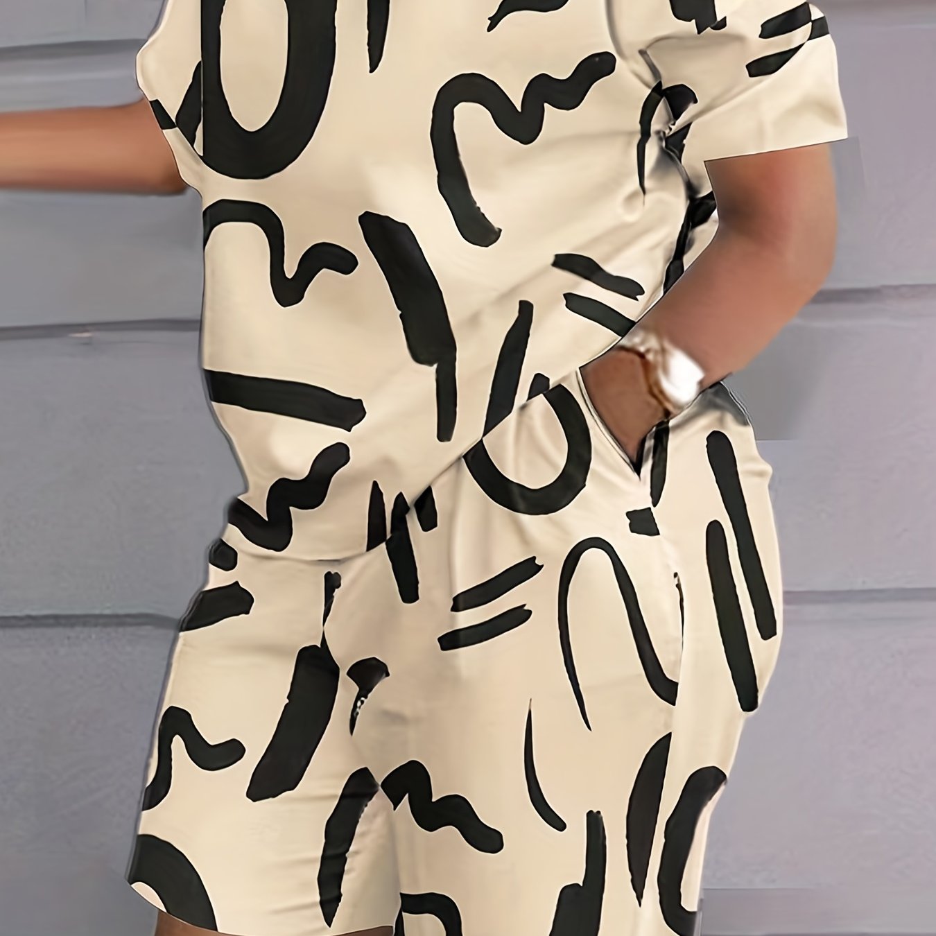 Plus Size Casual Outfits Set, Women's Plus Splash Print Round Neck Short Sleeve Top & Shorts With Pockets Outfits Two Piece Set