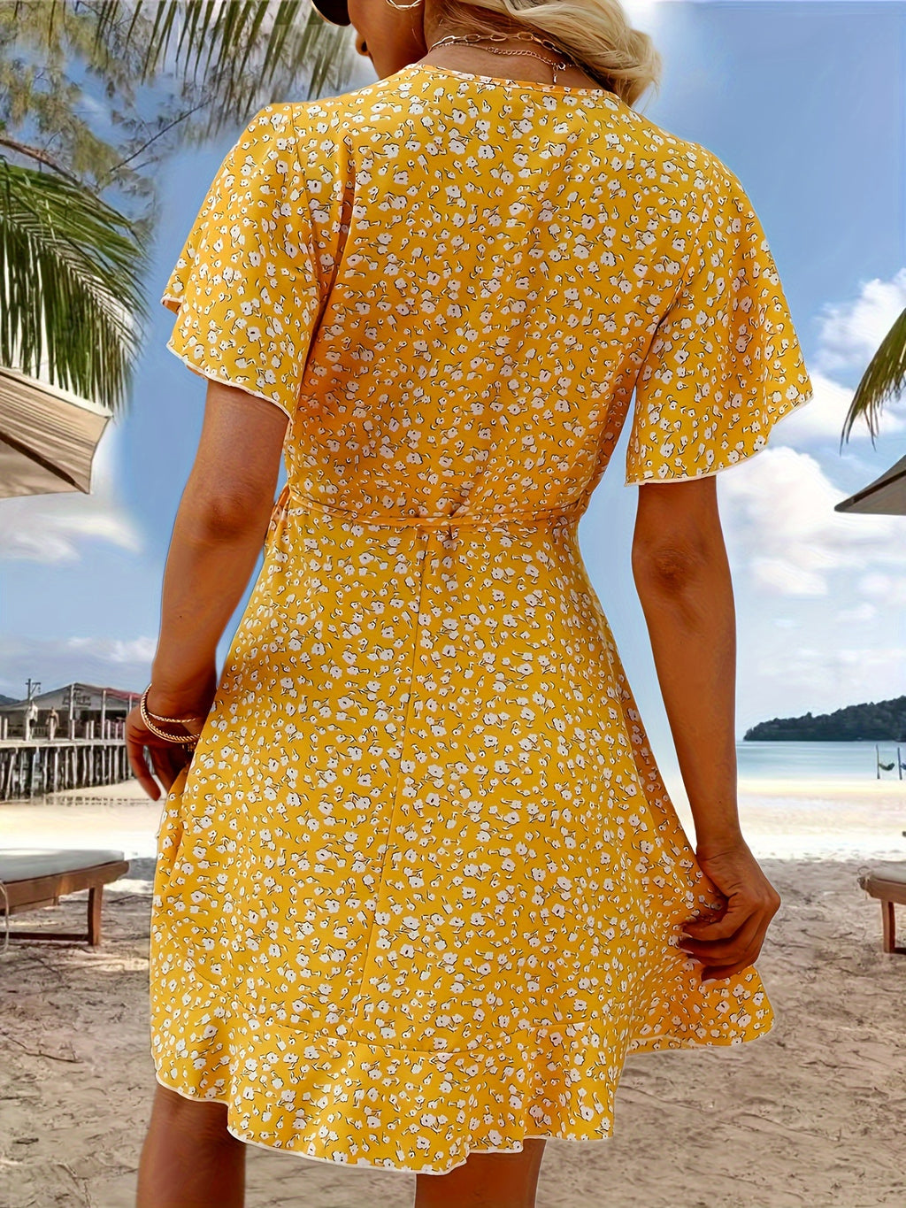 Stunning Floral V-Neck Ruffle Hem Dress - Women's Elegant Short Sleeve Cinched Waist Dresses for Spring & Summer - Perfect for Outdoor Activities, Casual Wear, and Date Nights