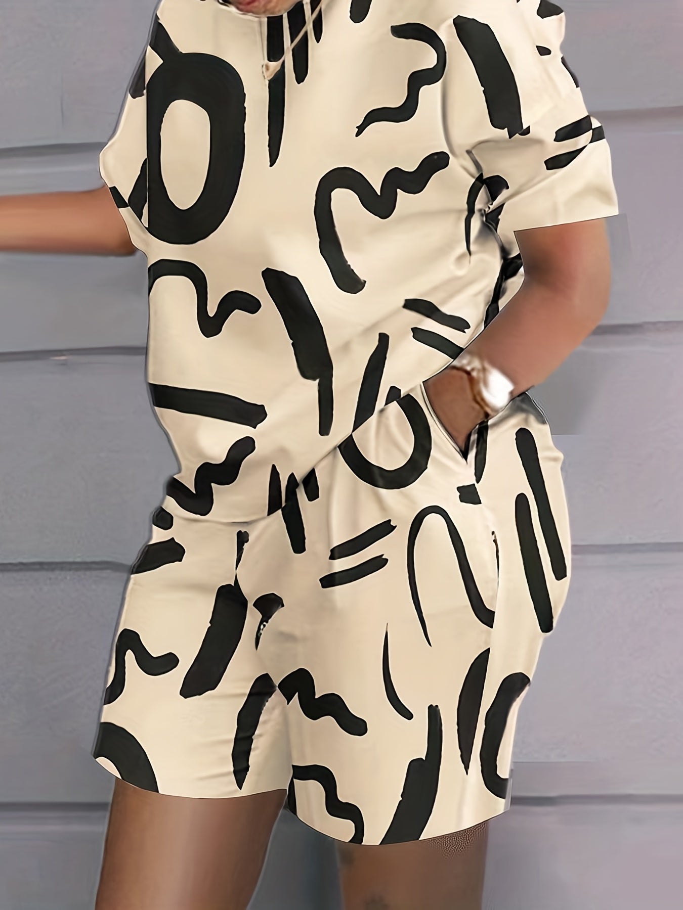 Plus Size Casual Outfits Set, Women's Plus Splash Print Round Neck Short Sleeve Top & Shorts With Pockets Outfits Two Piece Set
